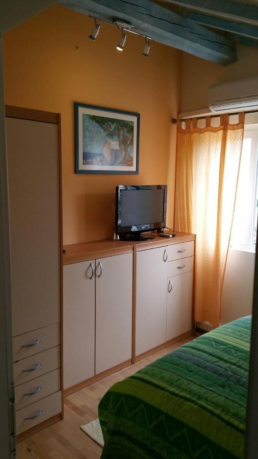 Appartement Tri Palme à Prvic Sepurine Extérieur photo